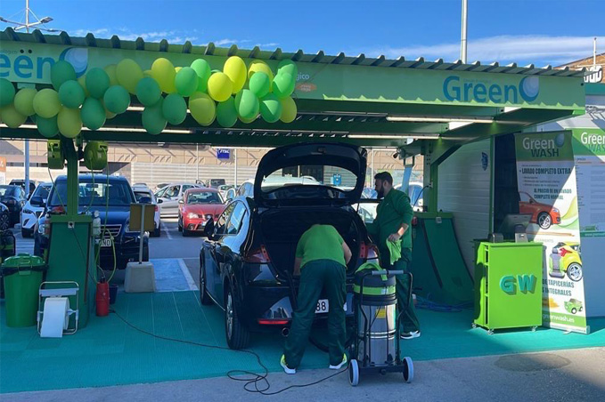 Módulo Green Wash en estacionamiento de superficie exterior